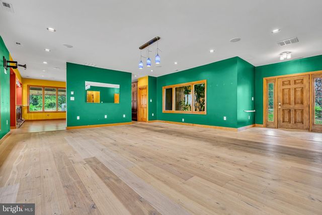 425 LAMBERTVILLE HOPEWELL RD, Lambertville, NJ 08530