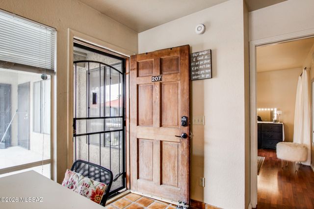 8255 N Oracle Road, Tucson, AZ 85704