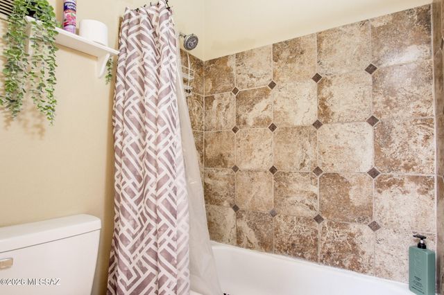 8255 N Oracle Road, Tucson, AZ 85704