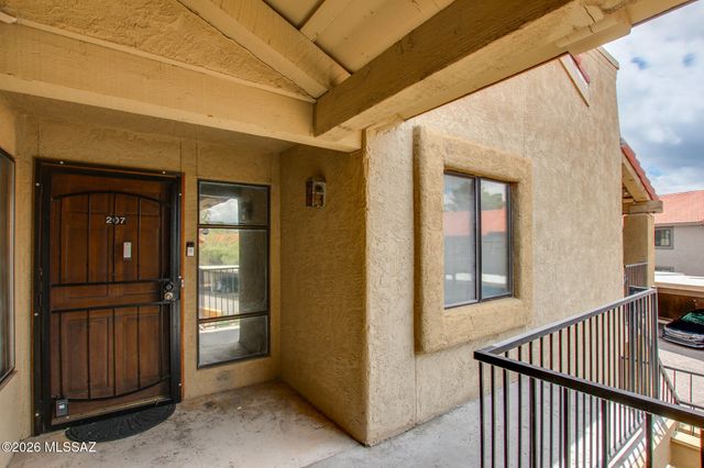 8255 N Oracle Road, Tucson, AZ 85704