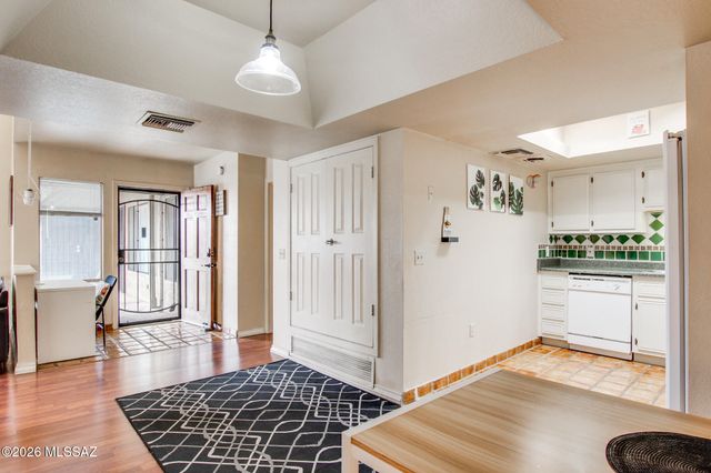 8255 N Oracle Road, Tucson, AZ 85704