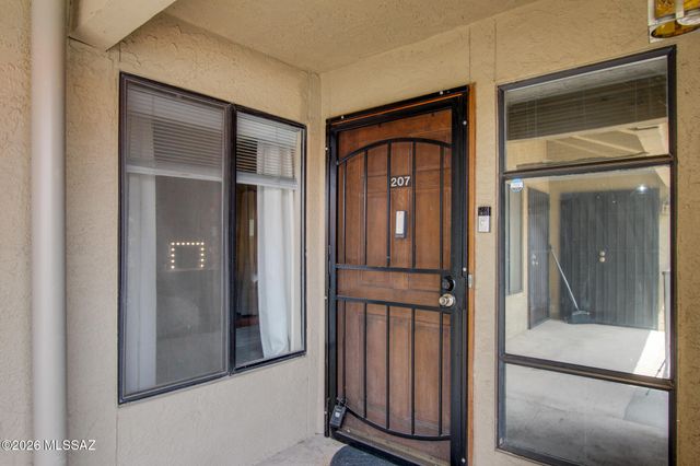 8255 N Oracle Road, Tucson, AZ 85704