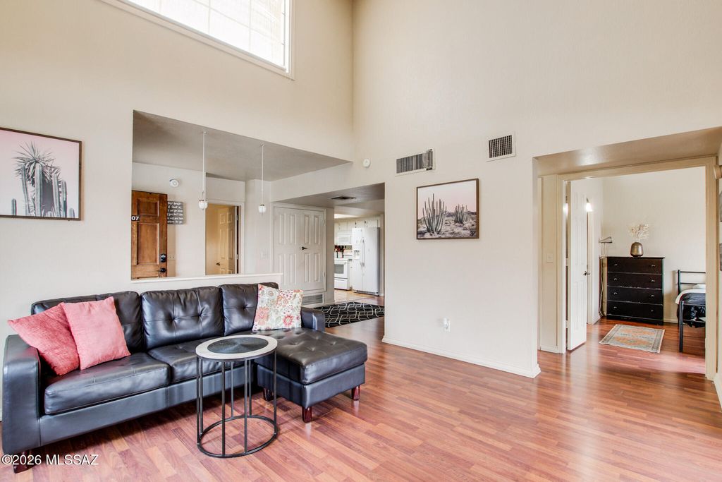8255 N Oracle Road, Tucson, AZ 85704