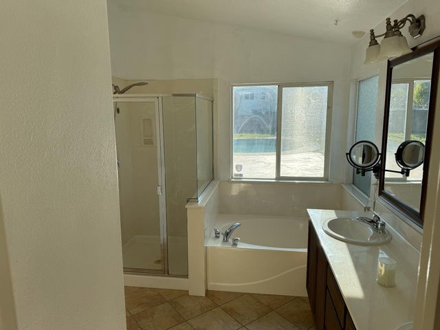 3042 Tenaya Ln, Stockton, CA 95212