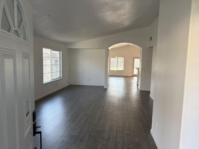 3042 Tenaya Ln, Stockton, CA 95212