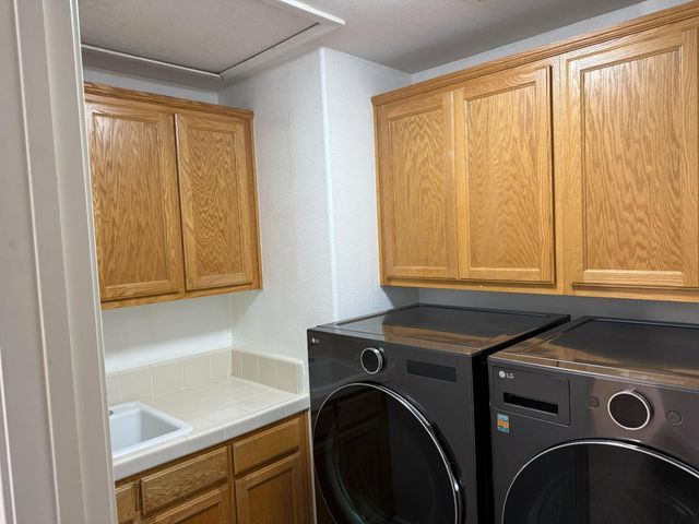 3042 Tenaya Ln, Stockton, CA 95212