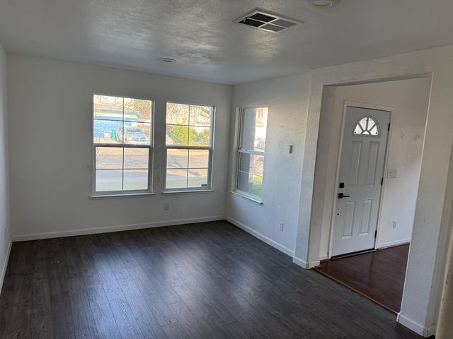 3042 Tenaya Ln, Stockton, CA 95212