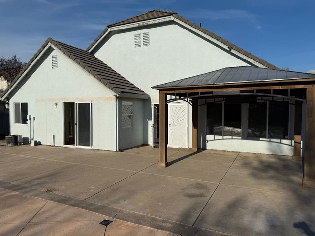 3042 Tenaya Ln, Stockton, CA 95212