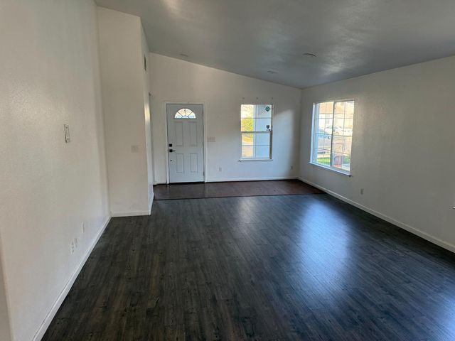 3042 Tenaya Ln, Stockton, CA 95212