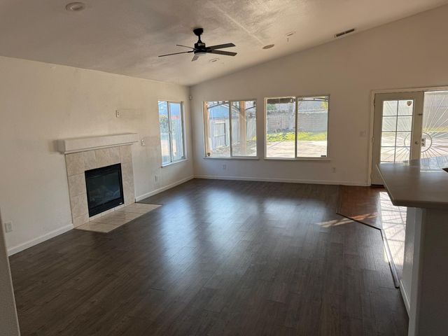 3042 Tenaya Ln, Stockton, CA 95212