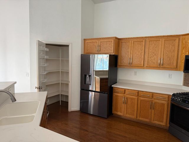 3042 Tenaya Ln, Stockton, CA 95212