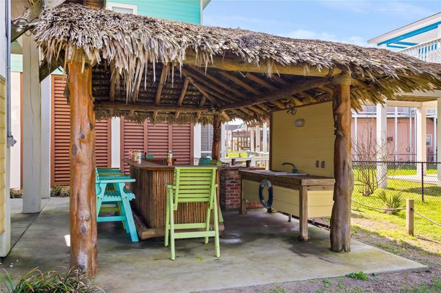 2829 Tradewind Lane, Crystal Beach, TX 77650