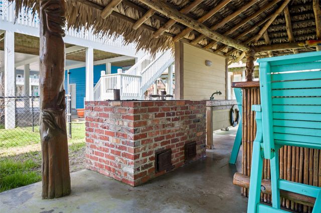 2829 Tradewind Lane, Crystal Beach, TX 77650