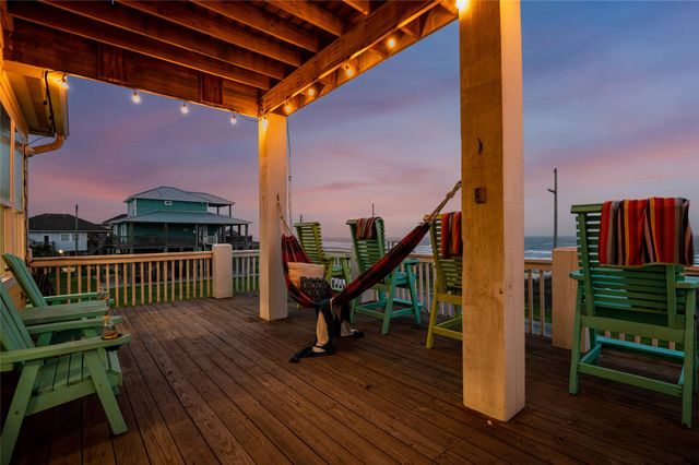 2829 Tradewind Lane, Crystal Beach, TX 77650
