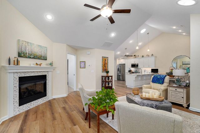 824 E Kings Mead Circle 1, Nixa, MO 65714