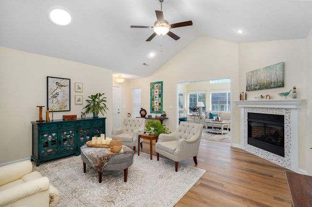 824 E Kings Mead Circle 1, Nixa, MO 65714