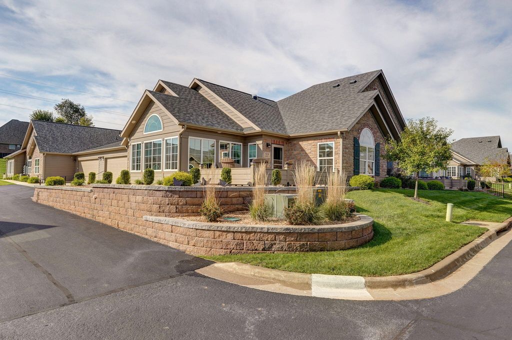 824 E Kings Mead Circle 1, Nixa, MO 65714