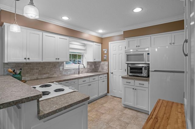 1829 County Rd E E, White Bear Lake, MN 55110