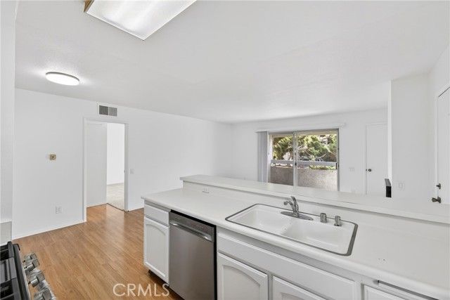 2839 S Fairview D, Santa Ana, CA 92704