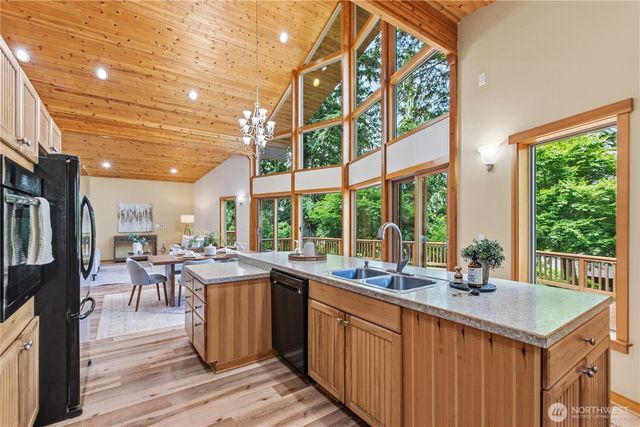 41 Louise View Drive, Bellingham, WA 98229