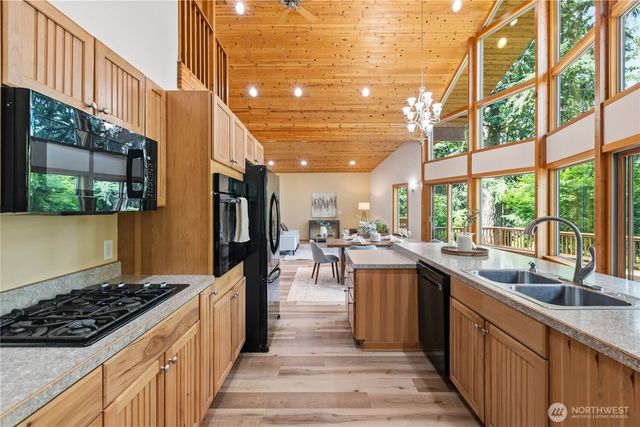41 Louise View Drive, Bellingham, WA 98229