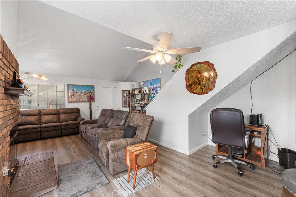 Image 10 of property listing at 37940 E 42nd E 115, Palmdale, CA 93552