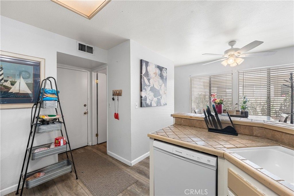 Image 18 of property listing at 37940 E 42nd E 115, Palmdale, CA 93552