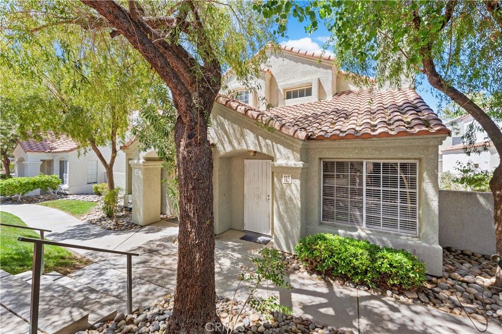 Image 28 of property listing at 37940 E 42nd E 115, Palmdale, CA 93552