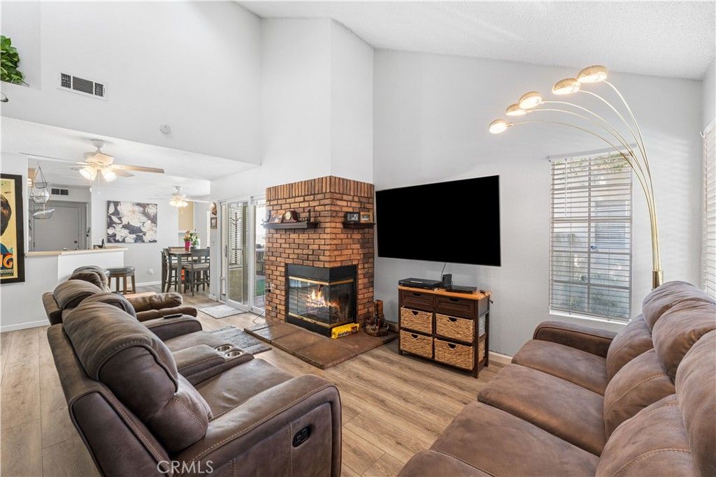 Image 6 of property listing at 37940 E 42nd E 115, Palmdale, CA 93552