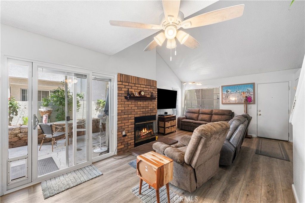 Image 9 of property listing at 37940 E 42nd E 115, Palmdale, CA 93552