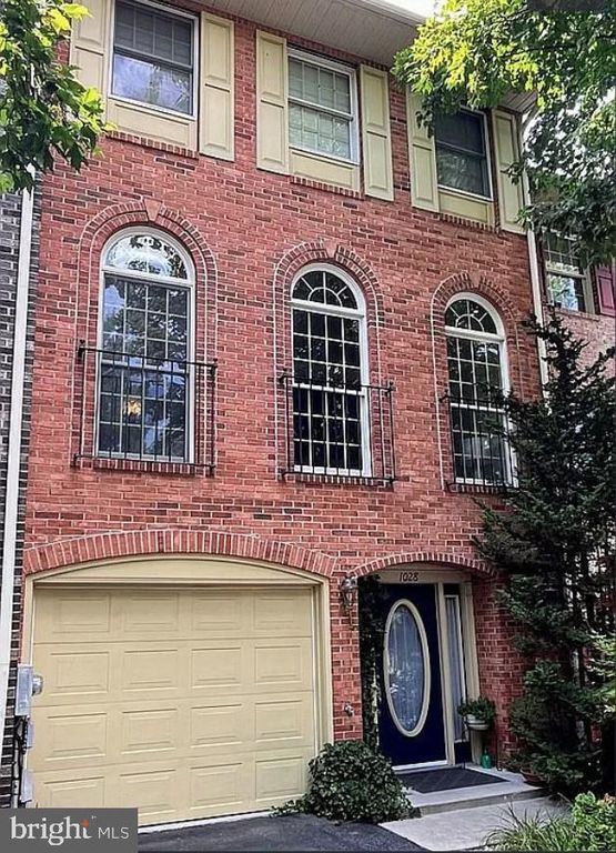 1028 LINDSAY LN, Hagerstown, MD 21742