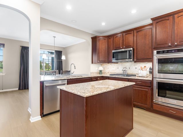 2767 Blakely Lane, Naperville, IL 60540