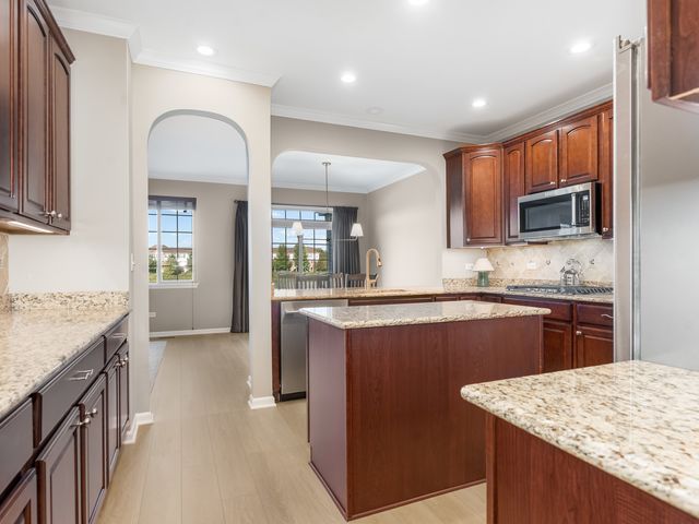 2767 Blakely Lane, Naperville, IL 60540