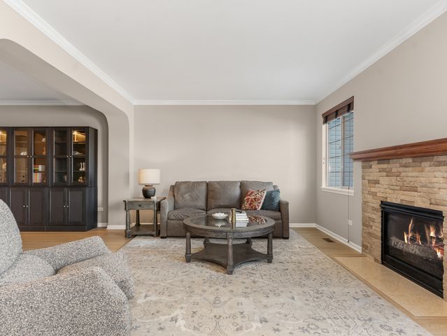 2767 Blakely Lane, Naperville, IL 60540
