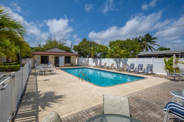 815 ANDREW REDDING Road 302, Lantana, FL 33462