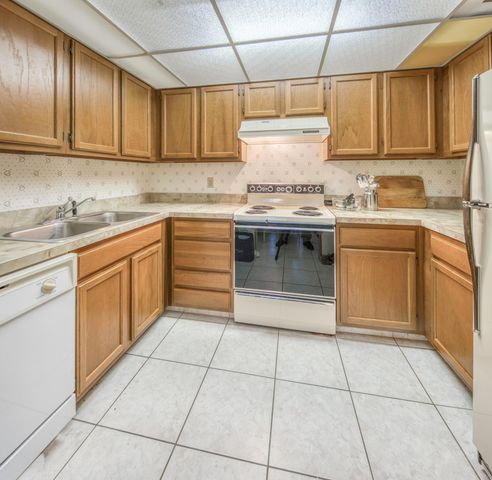 815 ANDREW REDDING Road 302, Lantana, FL 33462