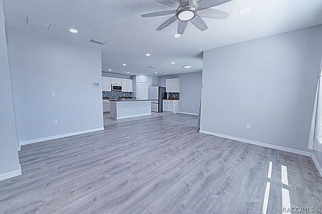 320 W Runyon Loop, Beverly Hills, FL 34465