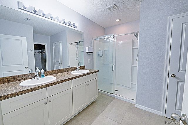 320 W Runyon Loop, Beverly Hills, FL 34465