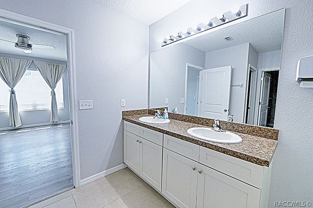 320 W Runyon Loop, Beverly Hills, FL 34465