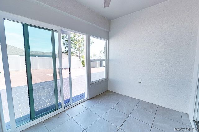 320 W Runyon Loop, Beverly Hills, FL 34465