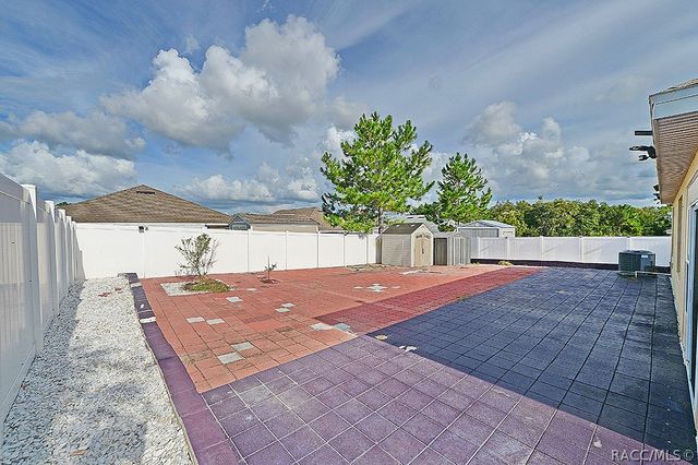 320 W Runyon Loop, Beverly Hills, FL 34465