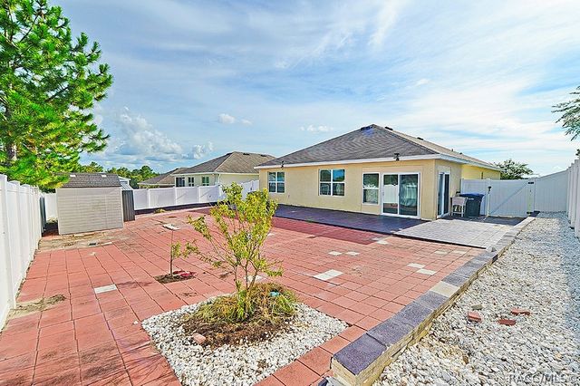 320 W Runyon Loop, Beverly Hills, FL 34465