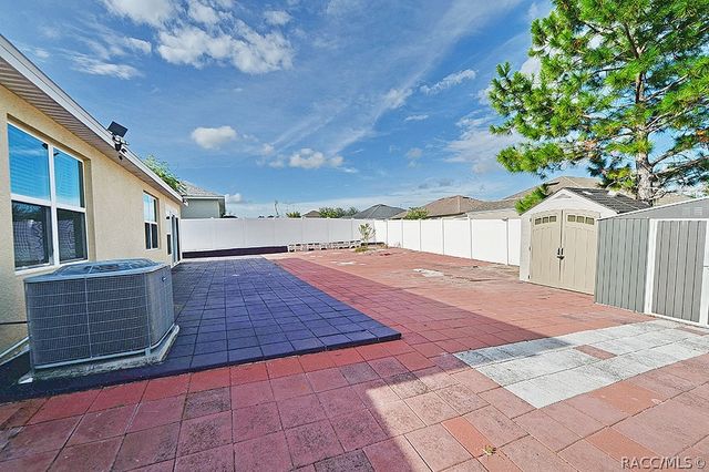 320 W Runyon Loop, Beverly Hills, FL 34465