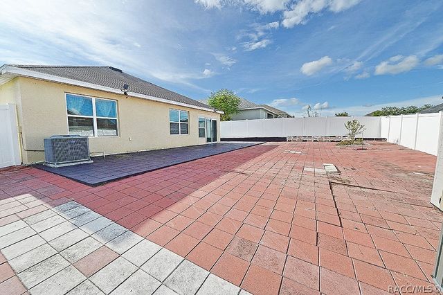 320 W Runyon Loop, Beverly Hills, FL 34465