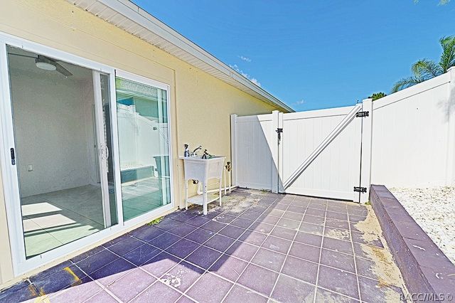 320 W Runyon Loop, Beverly Hills, FL 34465