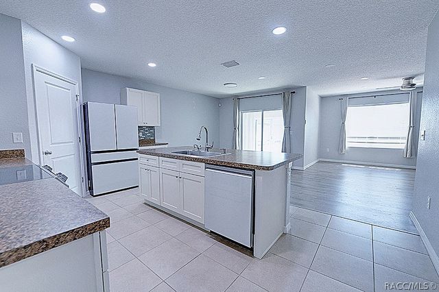 320 W Runyon Loop, Beverly Hills, FL 34465