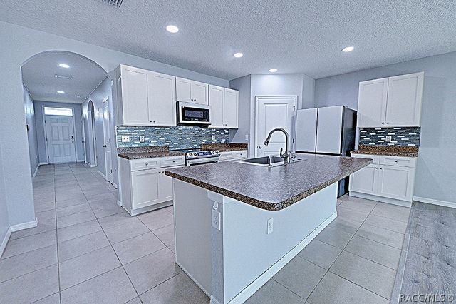 320 W Runyon Loop, Beverly Hills, FL 34465