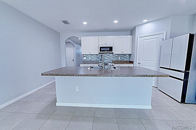 320 W Runyon Loop, Beverly Hills, FL 34465