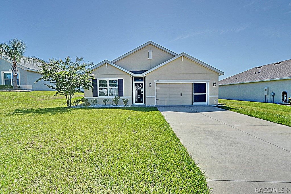 320 W Runyon Loop, Beverly Hills, FL 34465