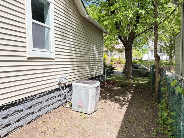 1002 Burgess Street, Saint Paul, MN 55103